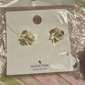 NWT Hancome Earrings